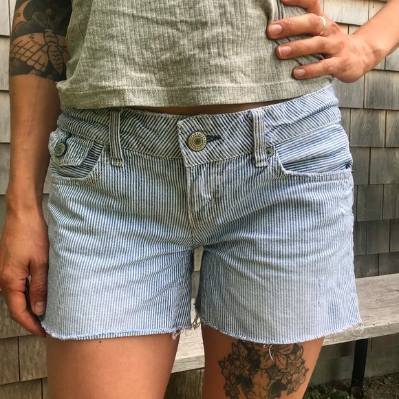 Cute American Eagle Denim Shorts Size 4 - Picture 1 of 3